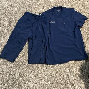 Cherokee Infinity Scrub Set (Medium top and scrub pants)